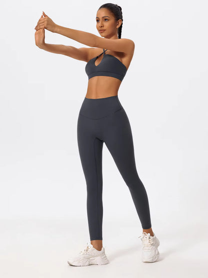 Crossover Chic 2-Piece Women's Active Set – Bandeau Sports Bra & High-Waist Yoga Shorts